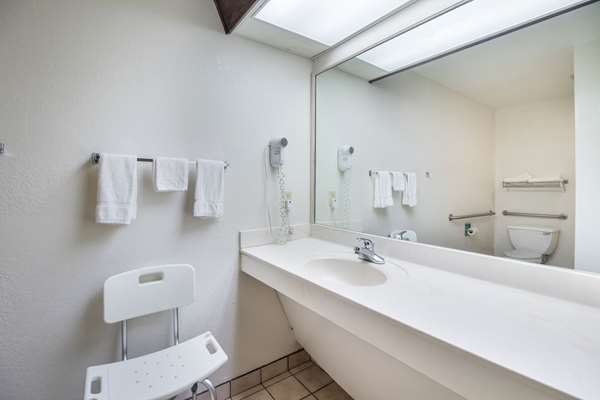 Rodeway Inn Bolivar photo 3