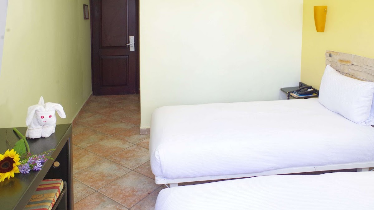 Seven Crown Express & Suites photo 3