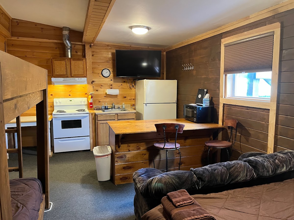 Salmon River Outfitters lodging photo 2