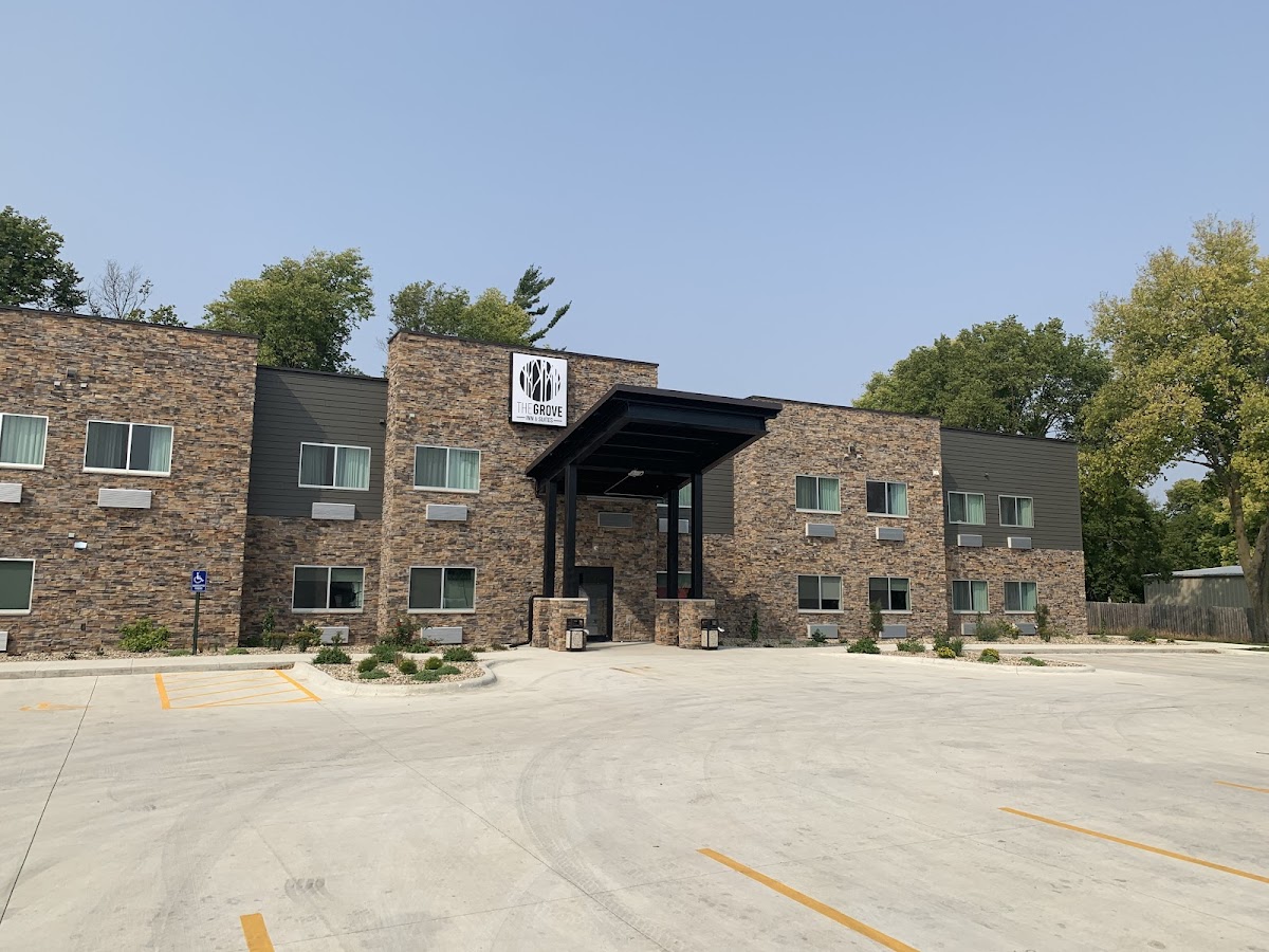 The Grove Inn and Suites