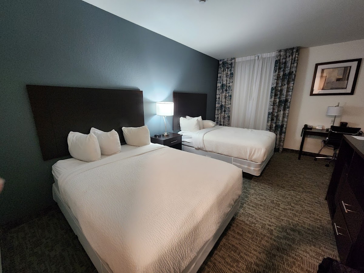 The Grove Inn and Suites photo 2