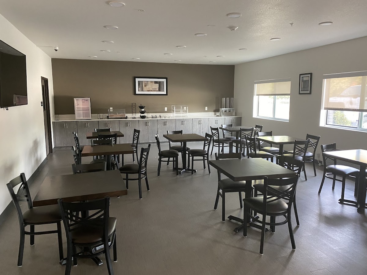 The Grove Inn and Suites photo 3