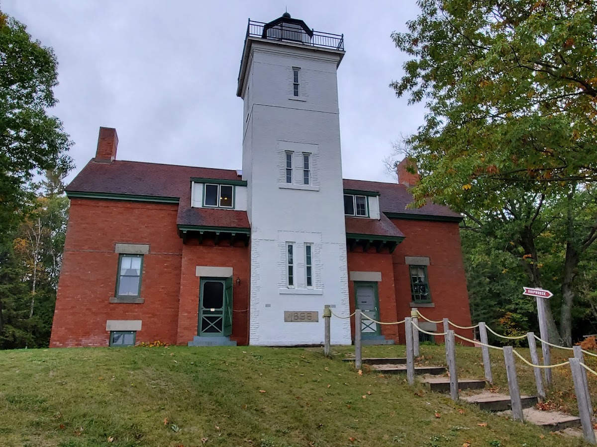 40 Mile Point Lighthouse Park