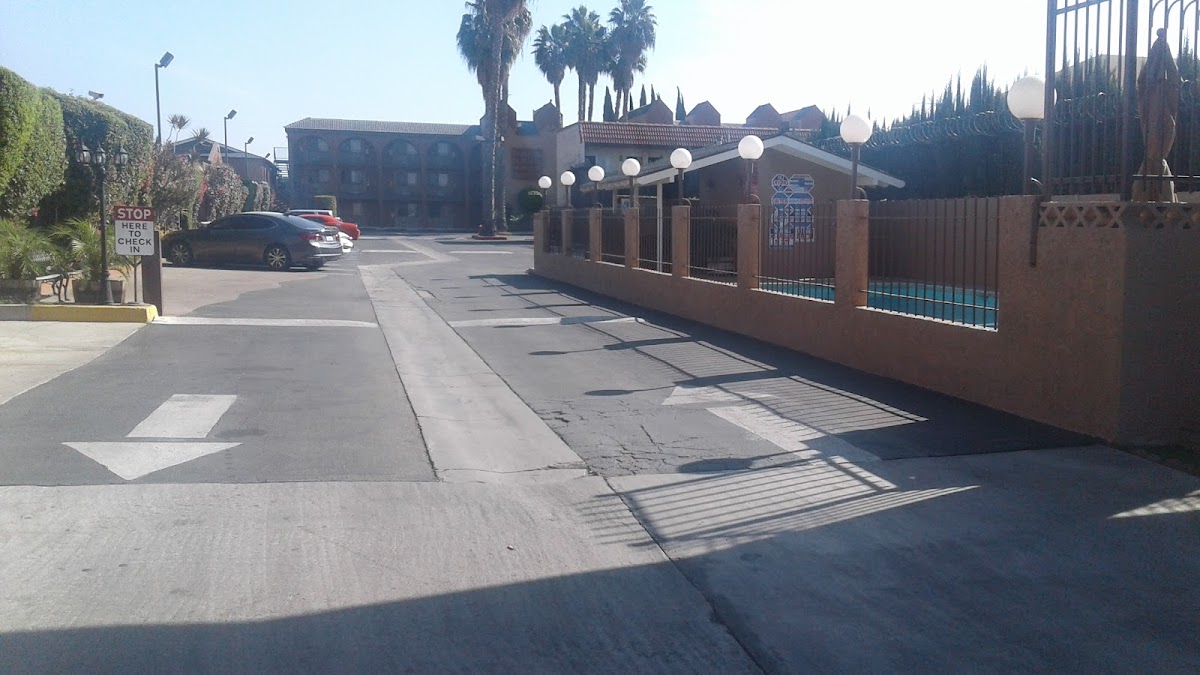 Shadow Park Inn & Suites