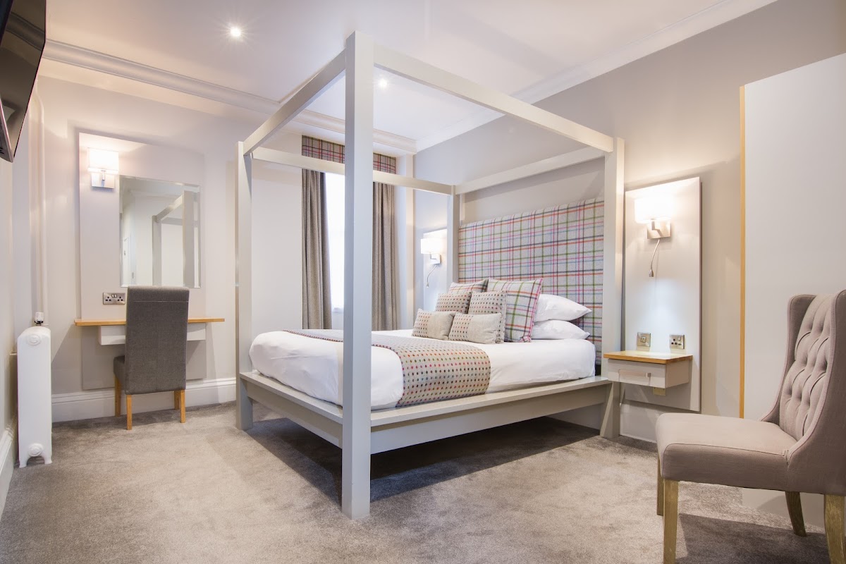 White Hart Hotel & Apartments