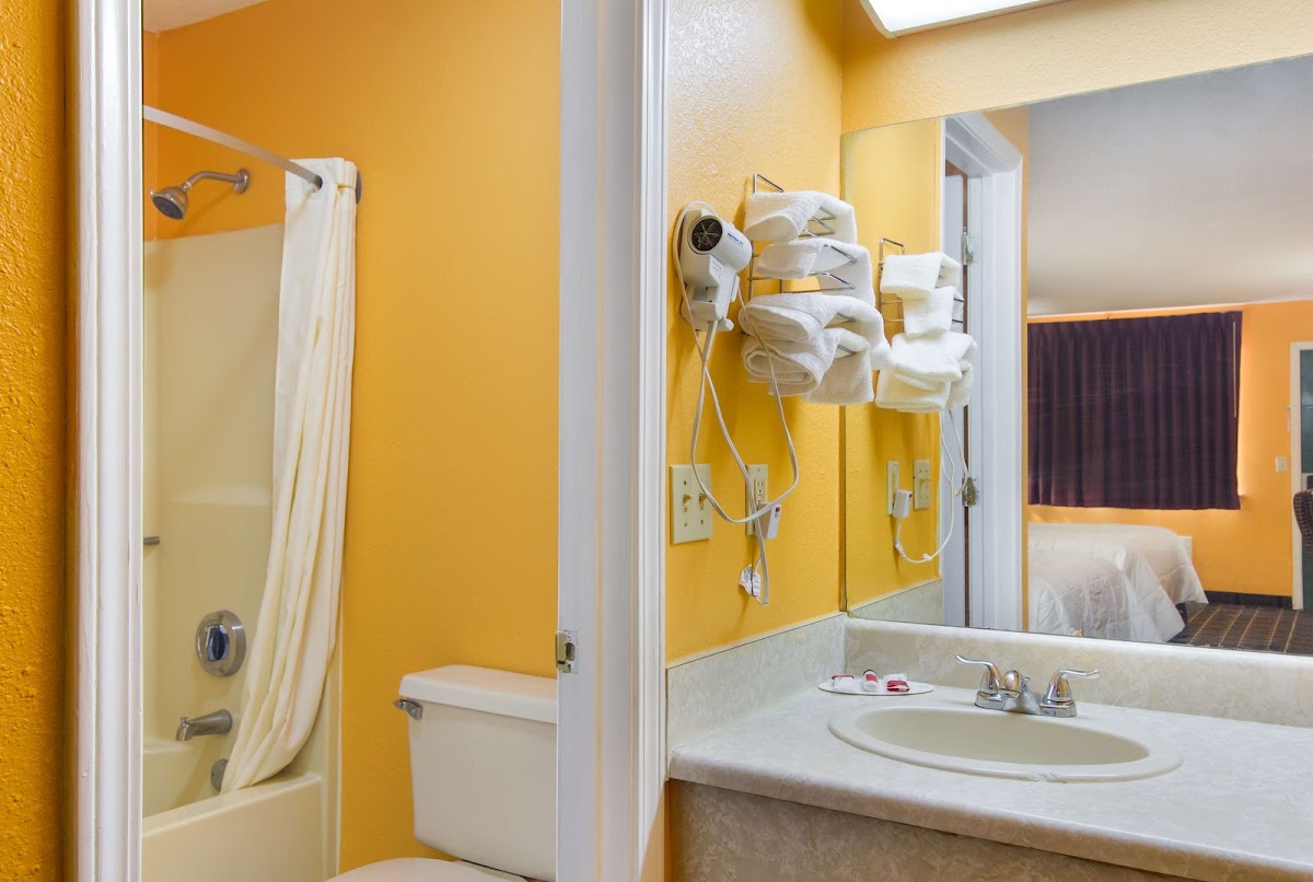 Americas Best Value Inn Darien photo 3