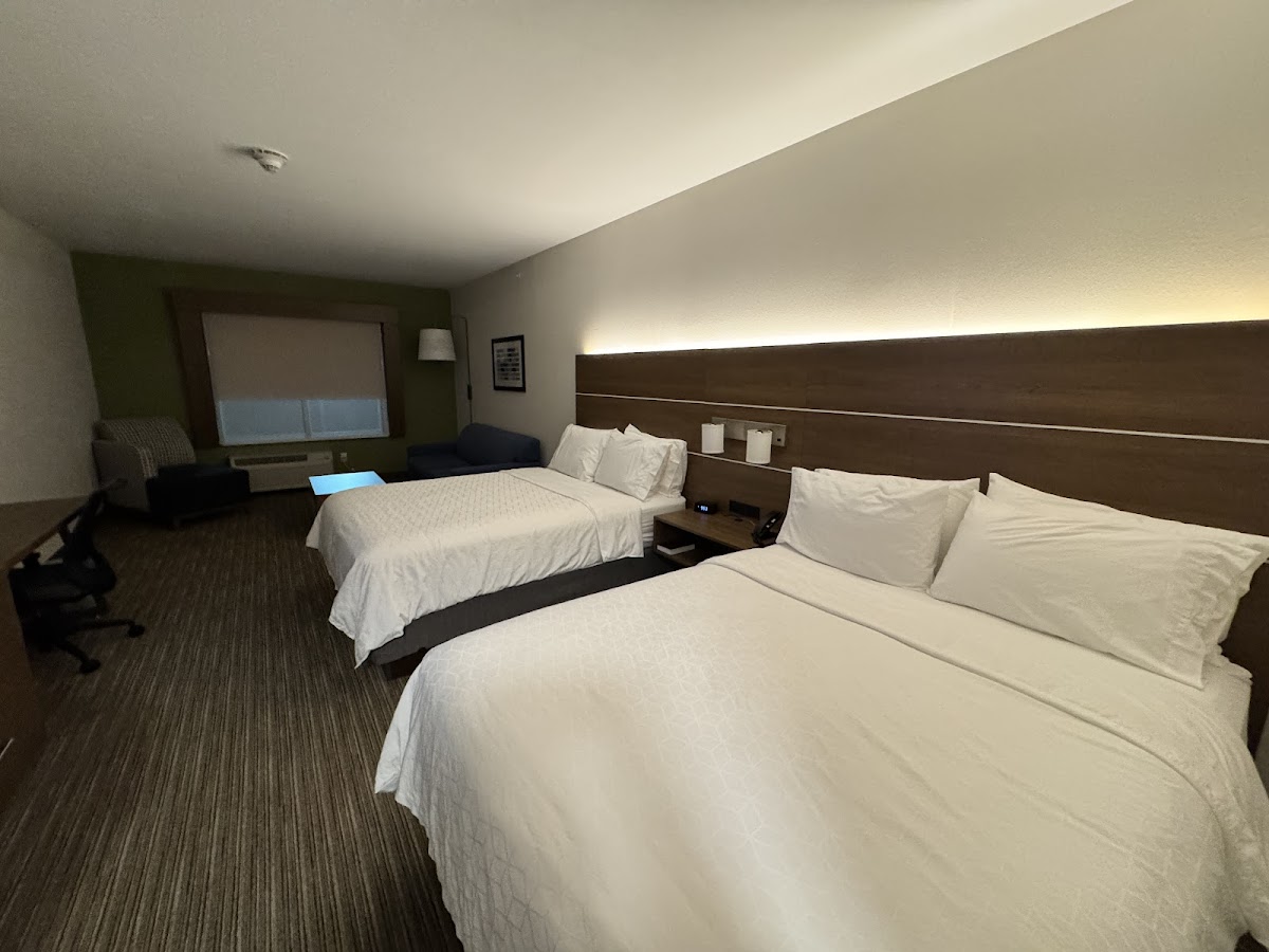 Holiday Inn Express & Suites Goodland, an IHG Hotel photo 2
