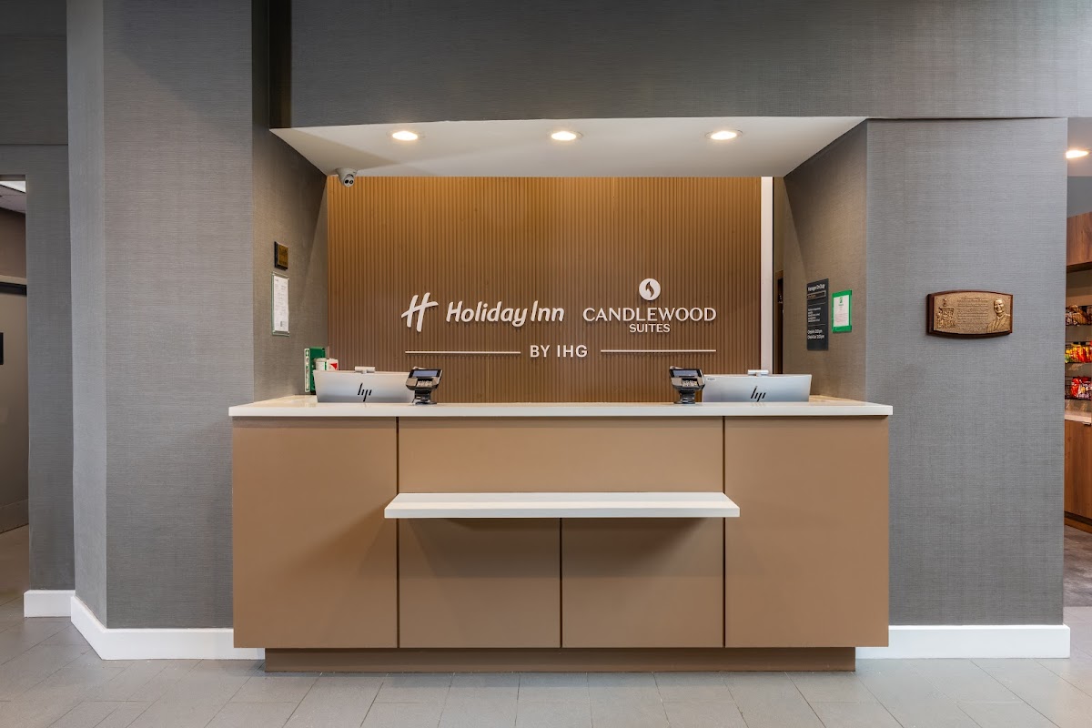 Holiday Inn & Suites London South by IHG photo 3