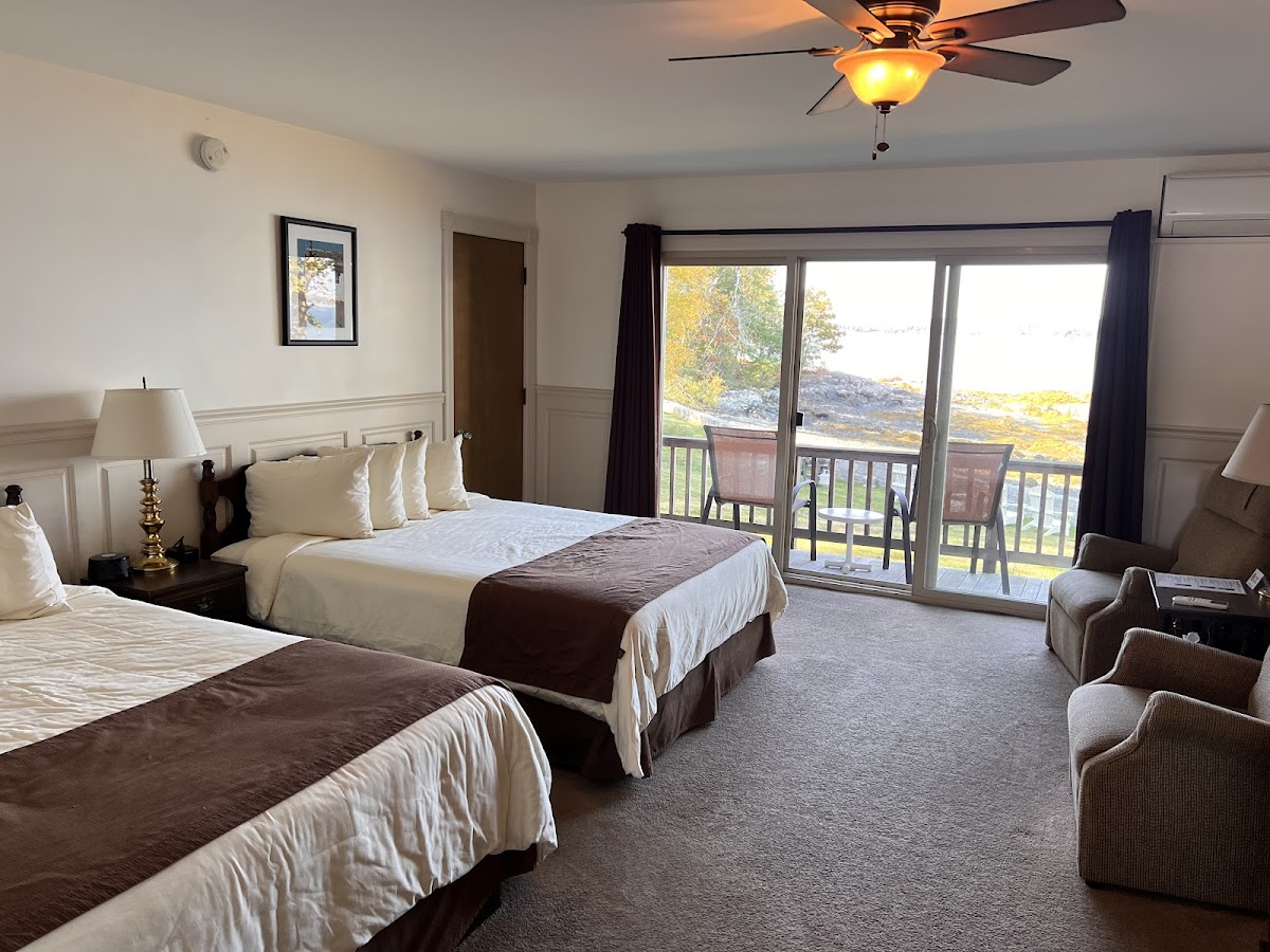 Edgewater Motel & Cottages photo 2