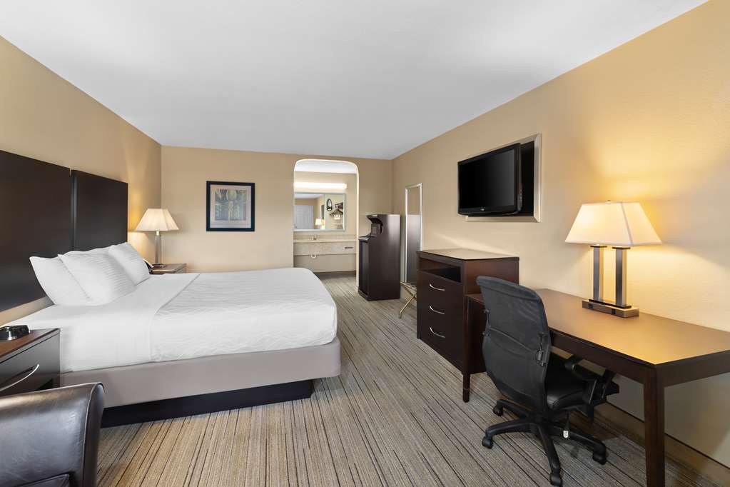 Best Western Cedar Inn photo 2