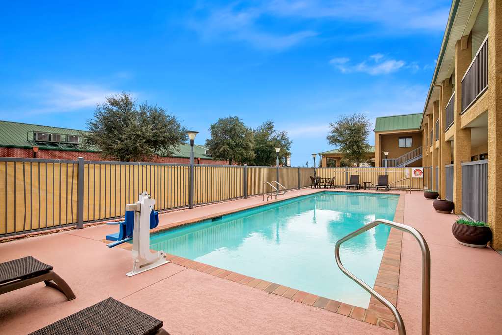 Best Western Cedar Inn photo 3