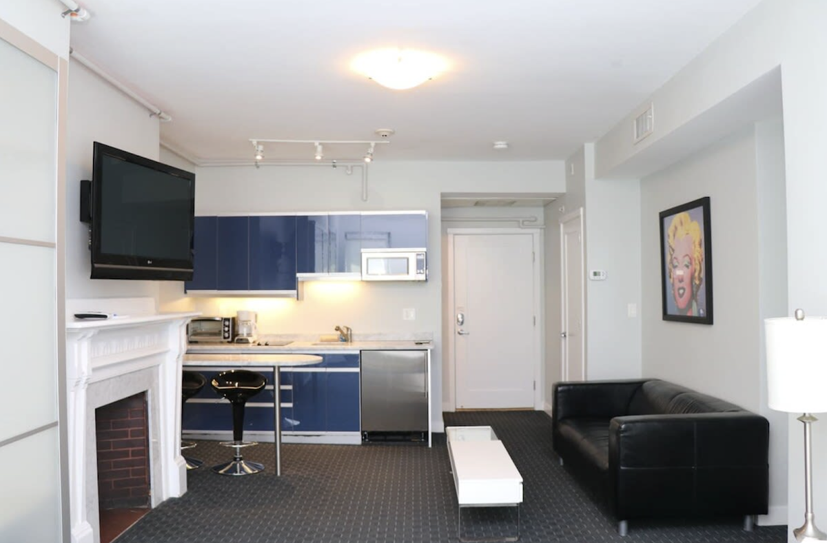 Maverick Suites photo 3