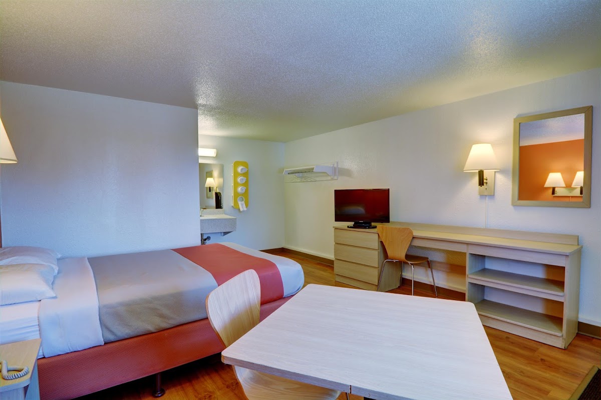 Motel 6 Chicopee, MA - Springfield photo 2
