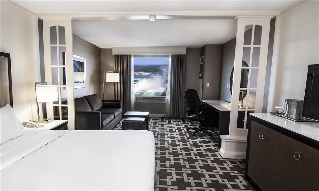 Hilton Niagara Falls/Fallsview Hotel & Suites photo 2