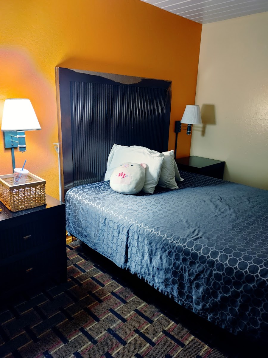 Royal Crest Motel
