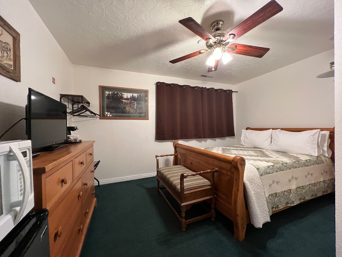 The Snuggle Inn photo 2