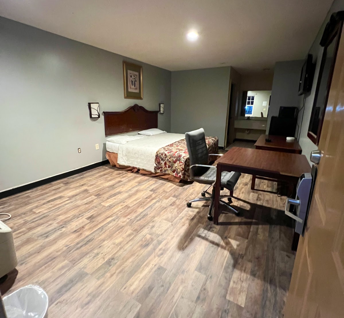 Sunset Motel and Royal Inn