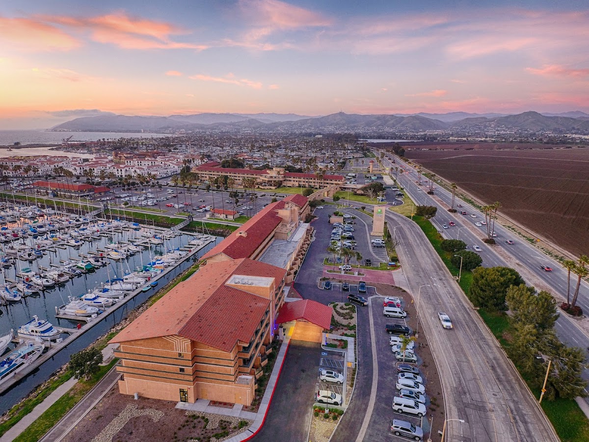 Holiday Inn Express & Suites Ventura Harbor by IHG photo 3