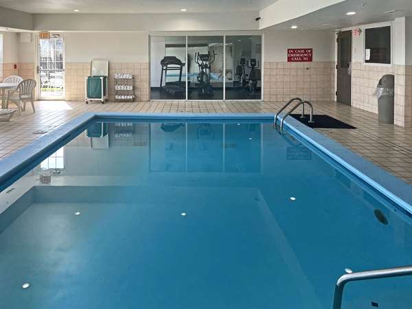 Quality Inn & Suites Cincinnati Sharonville photo 3