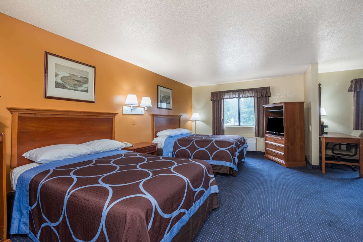 Super 8 by Wyndham Hartford photo 2