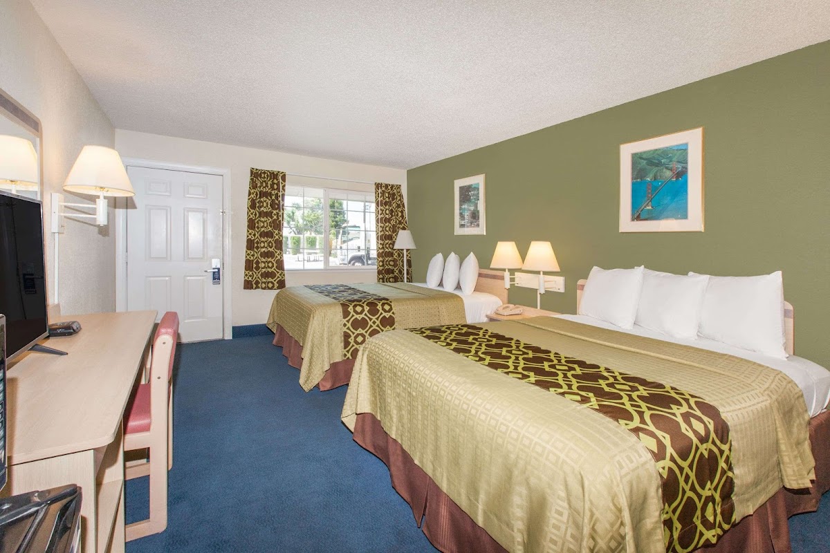 Travelodge by Wyndham Los Banos CA photo 2