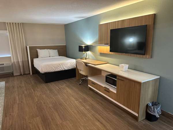 Ramada by Wyndham Ankeny photo 2