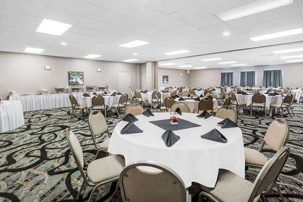 Ramada by Wyndham Ankeny photo 3