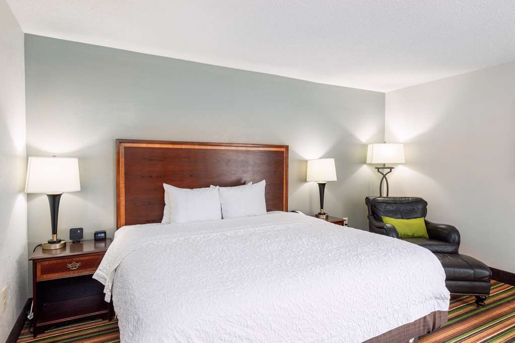 Hampton Inn Winston-Salem Hanes Mall photo 2