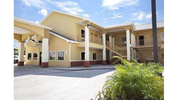 Days Inn & Suites by Wyndham Gonzales TX