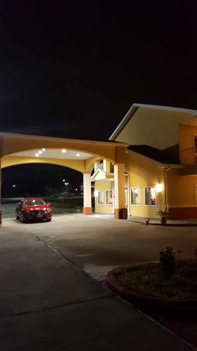 Days Inn & Suites by Wyndham Gonzales TX photo 3