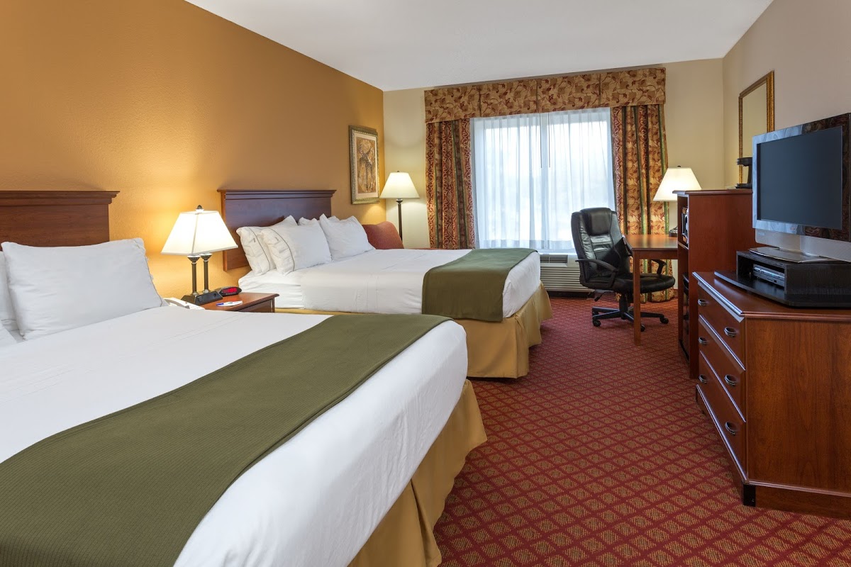 Holiday Inn Express & Suites Silver Springs-Ocala by IHG photo 2