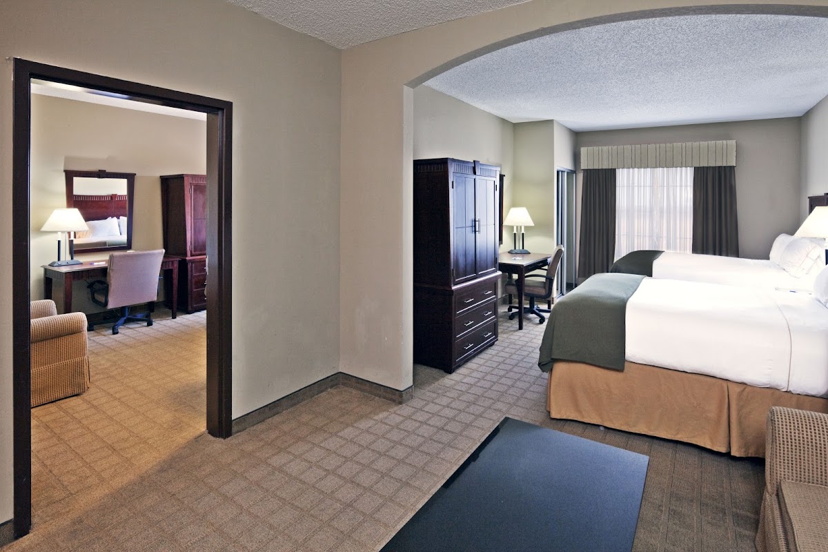 Holiday Inn Express & Suites Shawnee I-40 by IHG photo 2