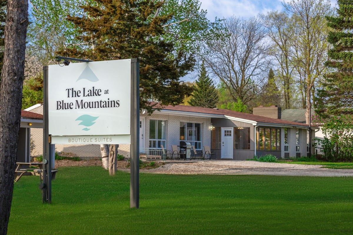 The Lake at Blue Mountains