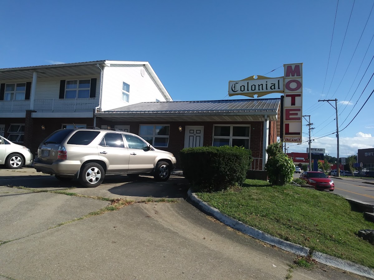 Colonial Motel photo 2