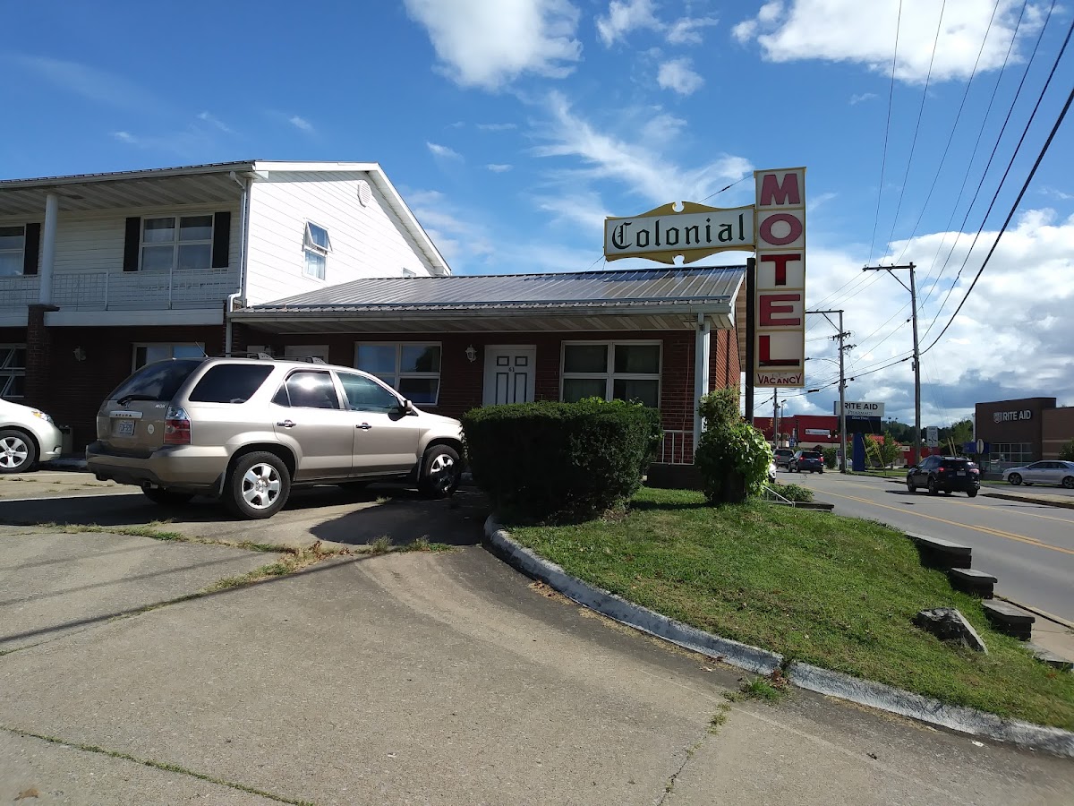 Colonial Motel photo 3