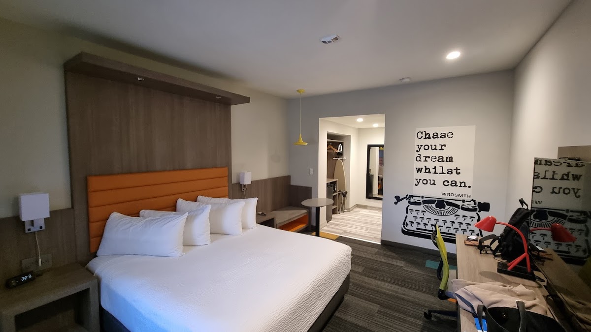 Rodeway Inn near Melrose Ave photo 2