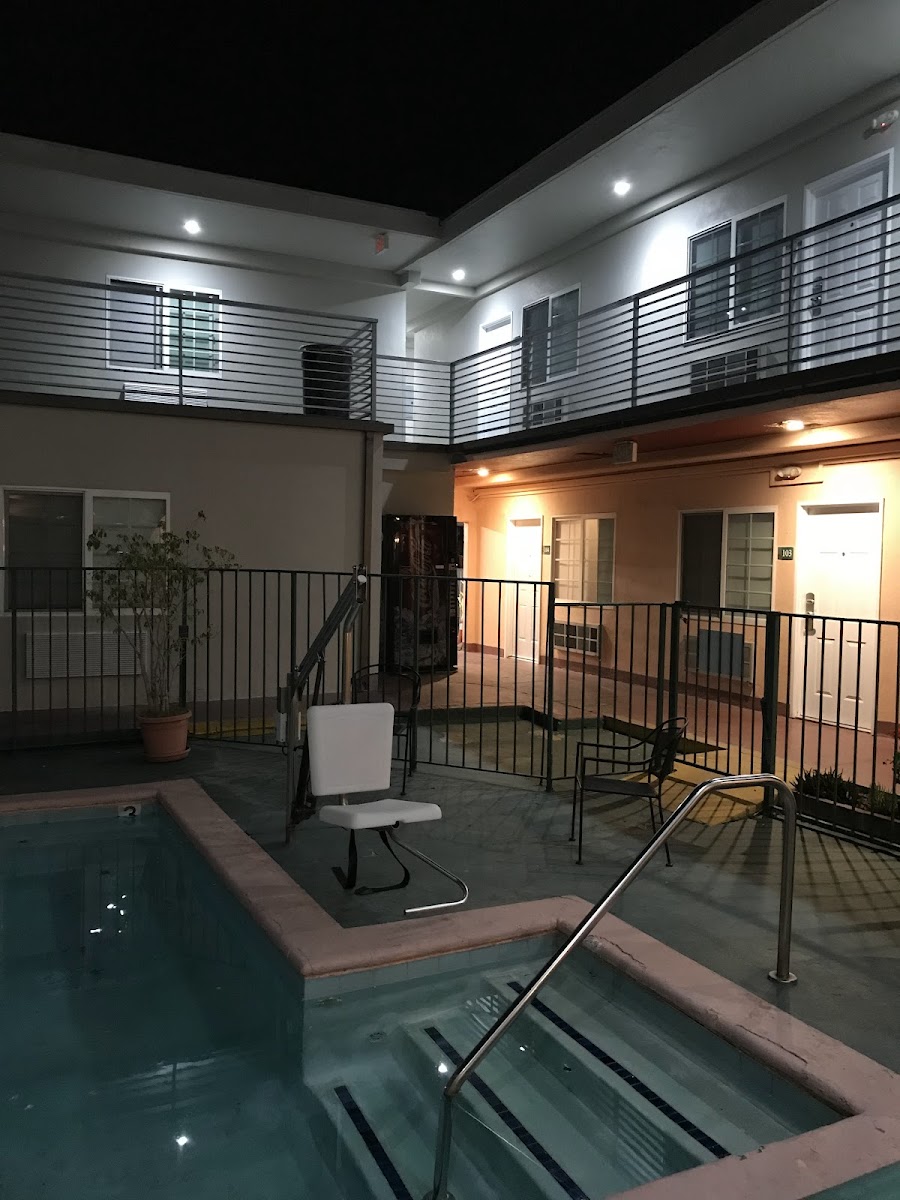 Rodeway Inn near Melrose Ave photo 3