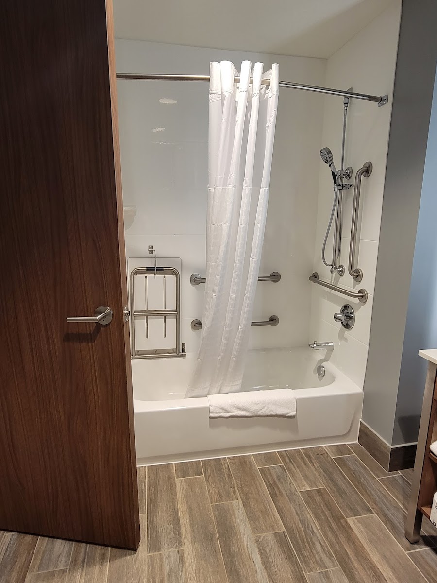 La Quinta Inn & Suites by Wyndham Bardstown photo 3