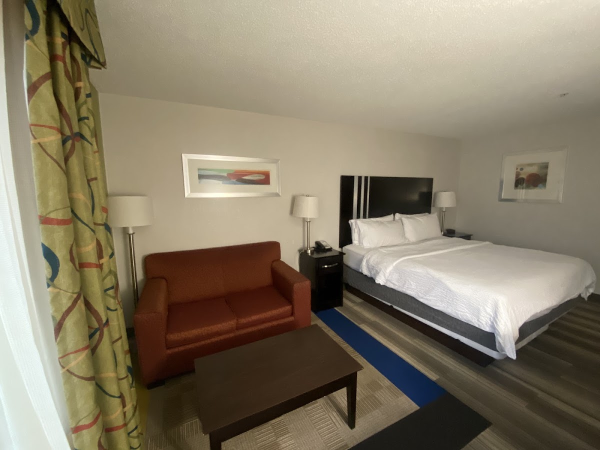 Holiday Inn Express & Suites Cincinnati-Blue Ash photo 2