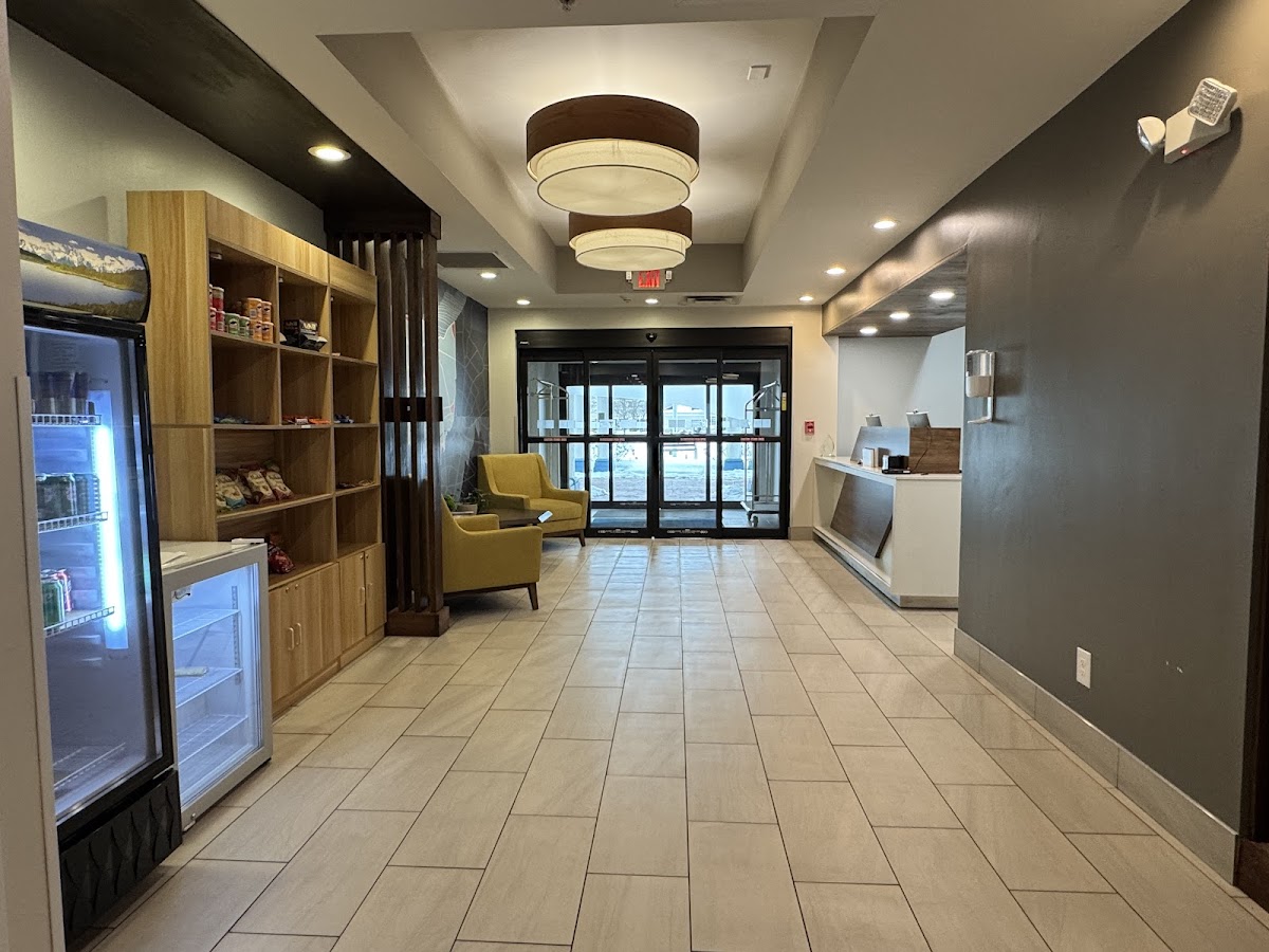 Holiday Inn Express & Suites Cincinnati-Blue Ash photo 3