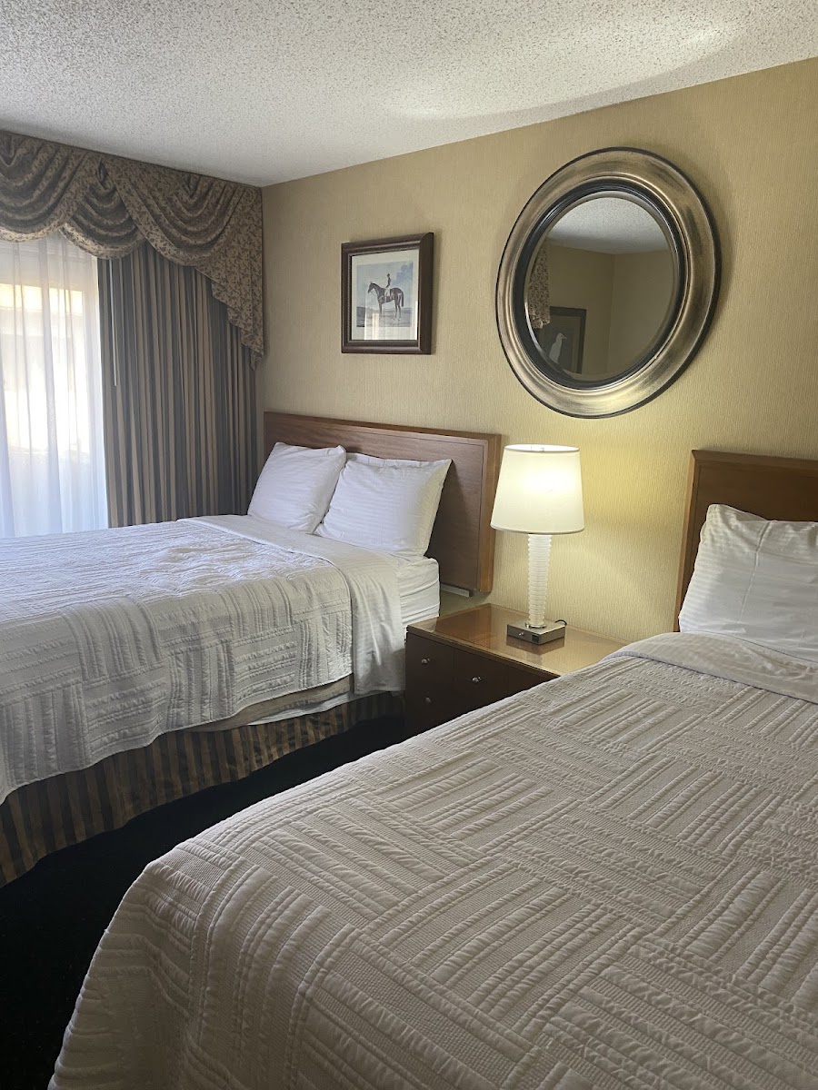 Roosevelt Inn & Suites