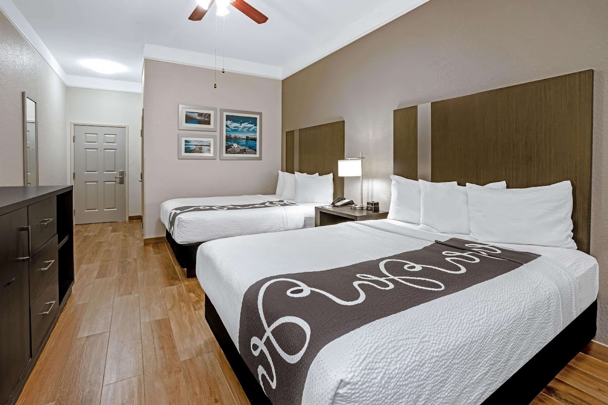La Quinta Inn & Suites by Wyndham Conroe photo 2