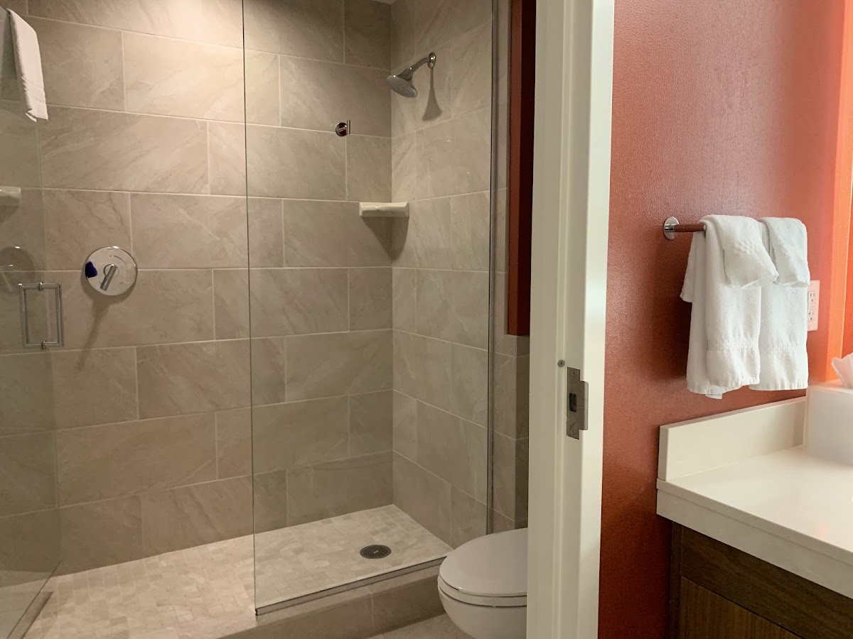 Courtyard by Marriott Anaheim Theme Park Entrance photo 3