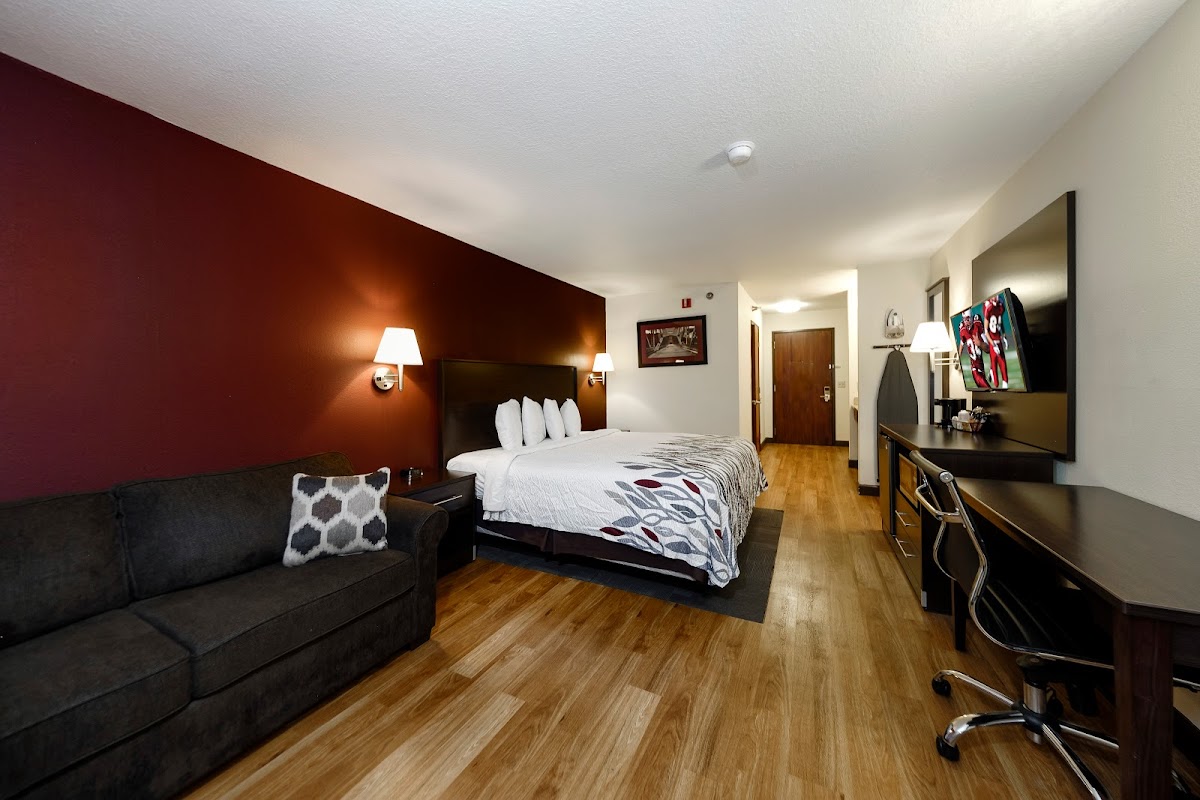 Red Roof Inn & Suites Osage Beach - Lake of the Ozarks photo 2