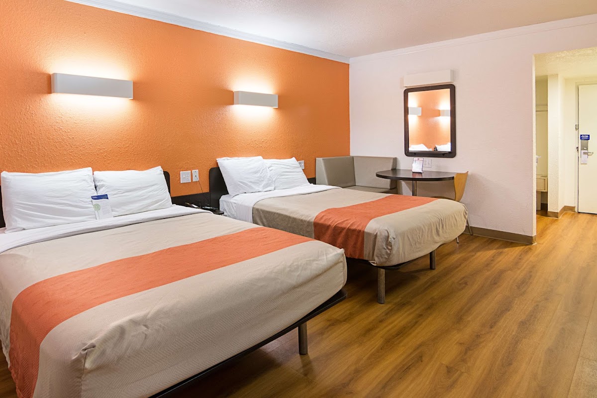Motel 6 Tampa, FL - Fairgrounds photo 2