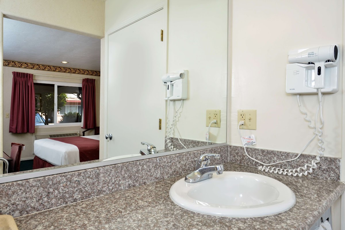 Americas Best Value Inn Sky Ranch Palo Alto photo 3