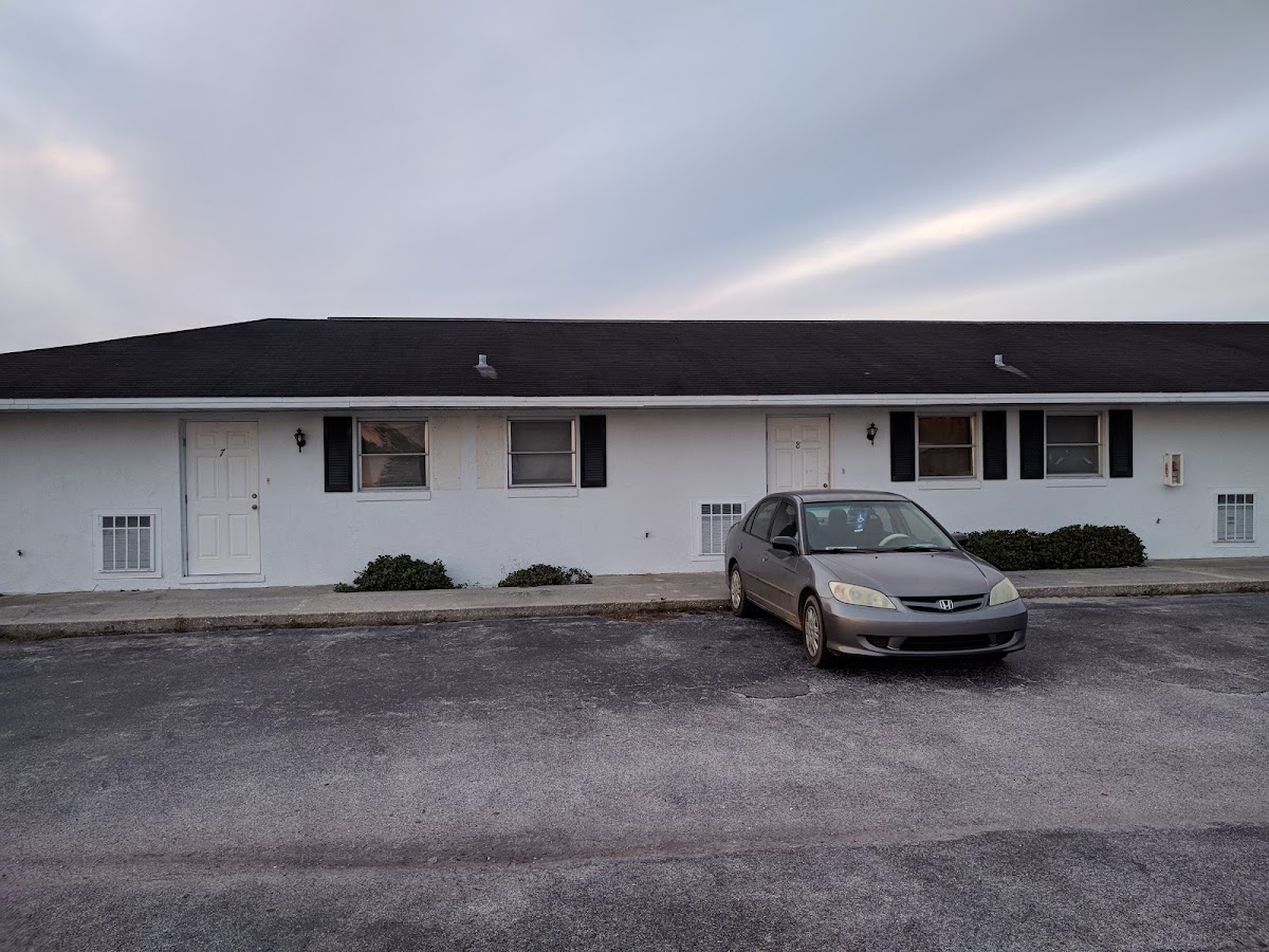 Colonial Arms Motel