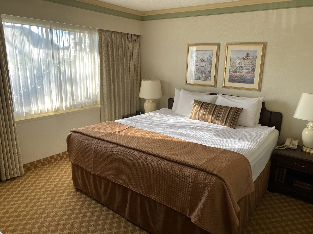 Royal Scot Hotel & Suites