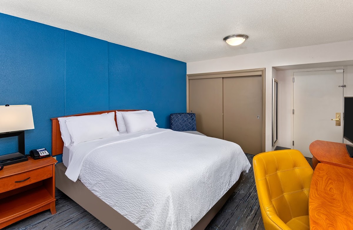 Holiday Inn Express Griffith Hall photo 2