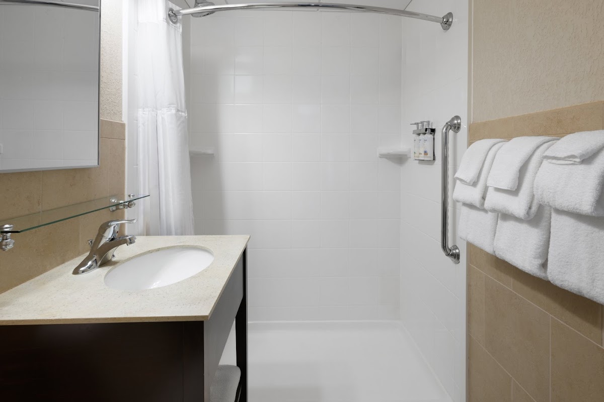 Holiday Inn Express Griffith Hall photo 3